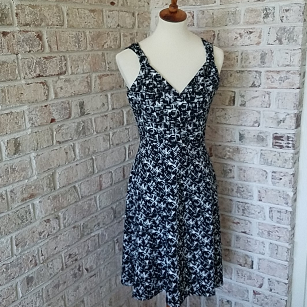 New with tag: Ann Taylor Seeveless Knit Dress, M